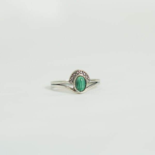 Sterling Silver Ring with Green Malachite-Inspired Stone – Vintage Boho Design