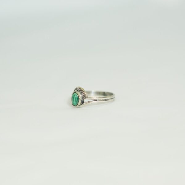 Sterling Silver Ring with Green Malachite-Inspired Stone – Vintage Boho Design