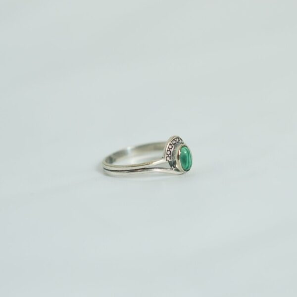 Sterling Silver Ring with Green Malachite-Inspired Stone – Vintage Boho Design