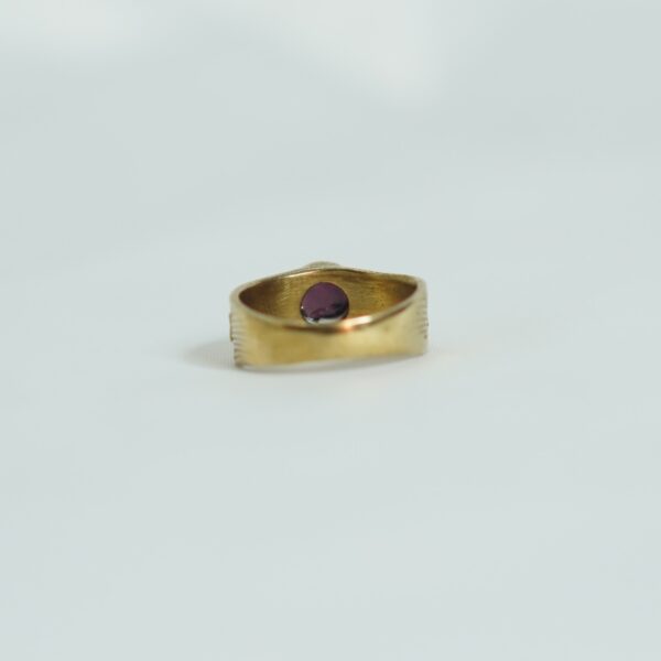 Vintage-Style Gold Ring with Deep Red Cabochon Stone – Textured Band