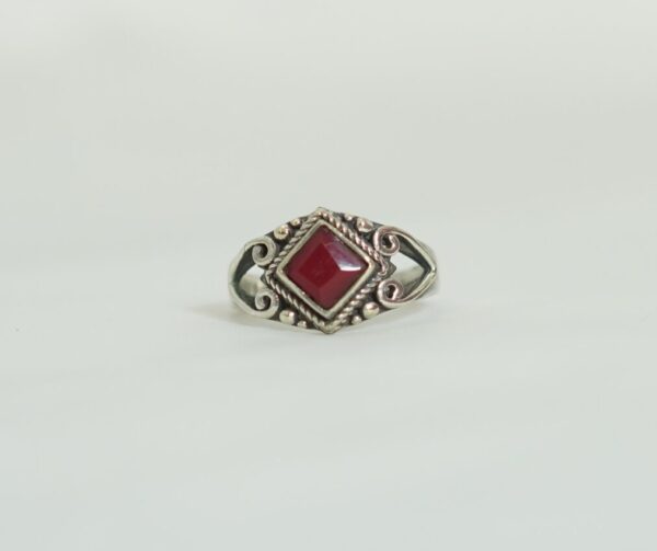 Vintage Moroccan Garnet Ring – A Touch of Heritage and Grace