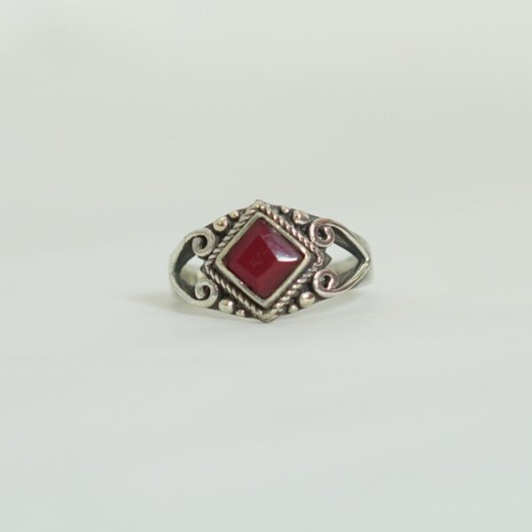 Vintage Moroccan Garnet Ring – A Touch of Heritage and Grace