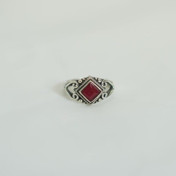 Vintage Moroccan Garnet Ring – A Touch of Heritage and Grace