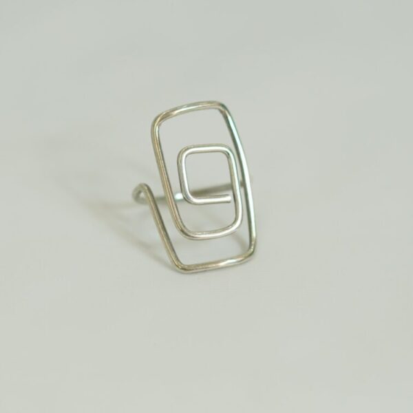 Minimalist Spiral Ring – Modern Moroccan Essence