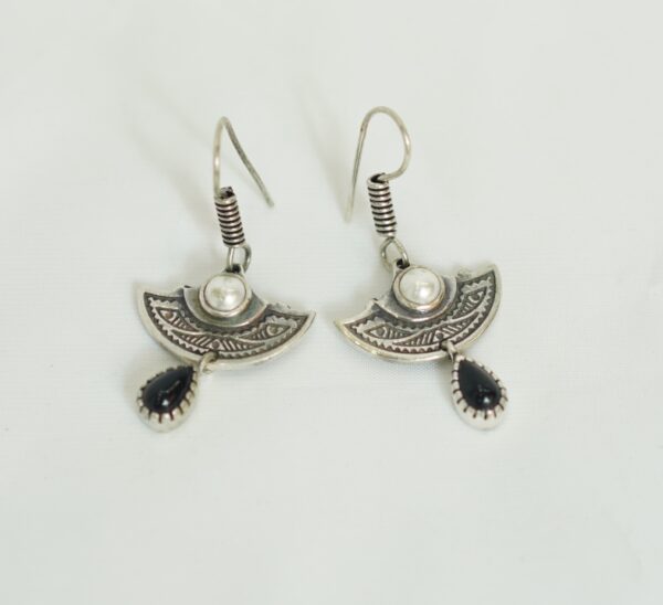 Tuareg Crescent Earrings – Tribal Moon Design with Pearl and Onyx Beads