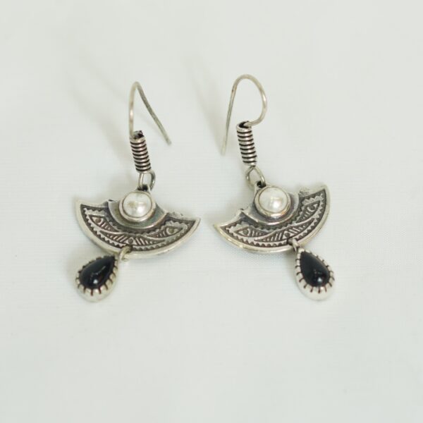 Tuareg Crescent Earrings – Tribal Moon Design with Pearl and Onyx Beads