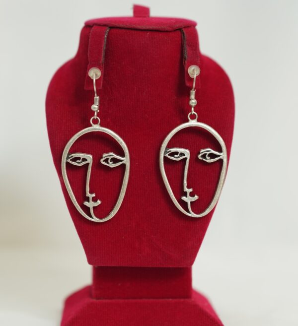Abstract Face Line Art Earrings – Modern Minimalist Statement Jewelry